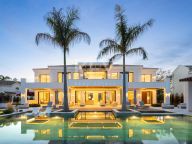 Villa for sale in Monte Halcones, Benahavis