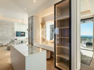 Villa for sale in Monte Halcones, Benahavis