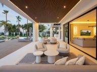 Villa for sale in Monte Halcones, Benahavis