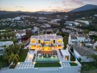 Villa for sale in Monte Halcones, Benahavis