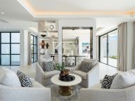 Villa for sale in Monte Halcones, Benahavis