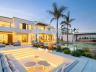 Villa for sale in Monte Halcones, Benahavis
