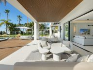 Villa for sale in Monte Halcones, Benahavis
