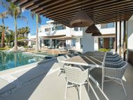 Villa for sale in Monte Halcones, Benahavis