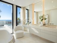 Villa for sale in Monte Halcones, Benahavis