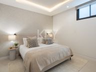 Villa for sale in Monte Halcones, Benahavis