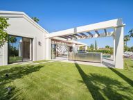 Villa for sale in Los Naranjos Golf, Nueva Andalucia