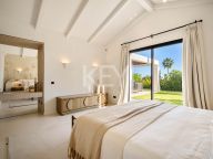 Villa for sale in Los Naranjos Golf, Nueva Andalucia