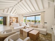 Villa for sale in Los Naranjos Golf, Nueva Andalucia