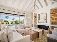 Villa for sale in Los Naranjos Golf, Nueva Andalucia