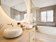 Villa for sale in Los Naranjos Golf, Nueva Andalucia