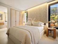 Villa for sale in Los Naranjos Golf, Nueva Andalucia