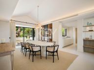 Villa for sale in Los Naranjos Golf, Nueva Andalucia