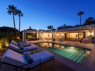 Villa for sale in Los Naranjos Golf, Nueva Andalucia