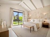 Villa for sale in Los Naranjos Golf, Nueva Andalucia