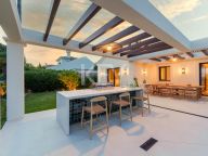 Villa for sale in Los Naranjos Golf, Nueva Andalucia