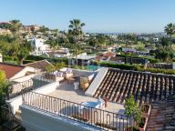 Villa for sale in Los Naranjos Golf, Nueva Andalucia