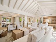 Villa for sale in Los Naranjos Golf, Nueva Andalucia