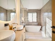 Villa for sale in Los Naranjos Golf, Nueva Andalucia