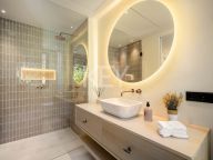 Villa for sale in Los Naranjos Golf, Nueva Andalucia