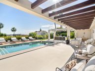 Villa for sale in Los Naranjos Golf, Nueva Andalucia