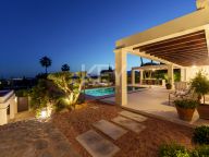 Villa for sale in Los Naranjos Golf, Nueva Andalucia