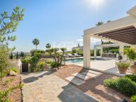 Villa for sale in Los Naranjos Golf, Nueva Andalucia