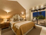 Villa for sale in Los Naranjos Golf, Nueva Andalucia