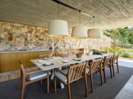 Villa for sale in El Madroñal, Benahavis