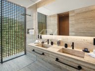 Villa for sale in El Madroñal, Benahavis