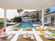 Villa en venta en La Alqueria, Benahavis