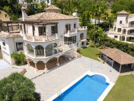 Villa for sale in Los Arqueros, Benahavis