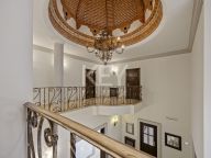 Villa for sale in Los Arqueros, Benahavis