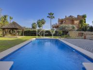 Villa for sale in Los Arqueros, Benahavis
