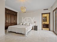 Villa for sale in Los Arqueros, Benahavis