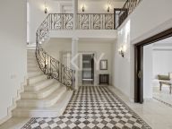 Villa for sale in Los Arqueros, Benahavis