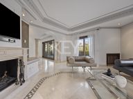 Villa for sale in Los Arqueros, Benahavis