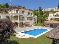 Villa for sale in Los Arqueros, Benahavis