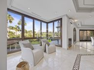Villa for sale in Los Arqueros, Benahavis