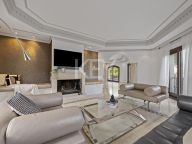 Villa for sale in Los Arqueros, Benahavis