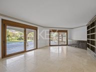 Villa for sale in Los Arqueros, Benahavis