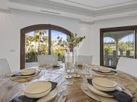 Villa for sale in Los Arqueros, Benahavis