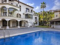 Villa for sale in Los Arqueros, Benahavis