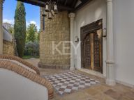 Villa for sale in Los Arqueros, Benahavis