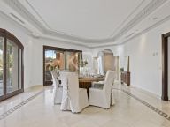 Villa for sale in Los Arqueros, Benahavis