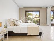 Villa for sale in Los Arqueros, Benahavis