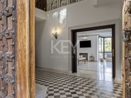 Villa for sale in Los Arqueros, Benahavis