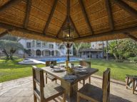 Villa for sale in Los Arqueros, Benahavis