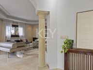 Villa for sale in Los Arqueros, Benahavis
