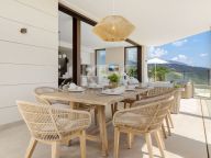 Villa for sale in La Alqueria, Benahavis